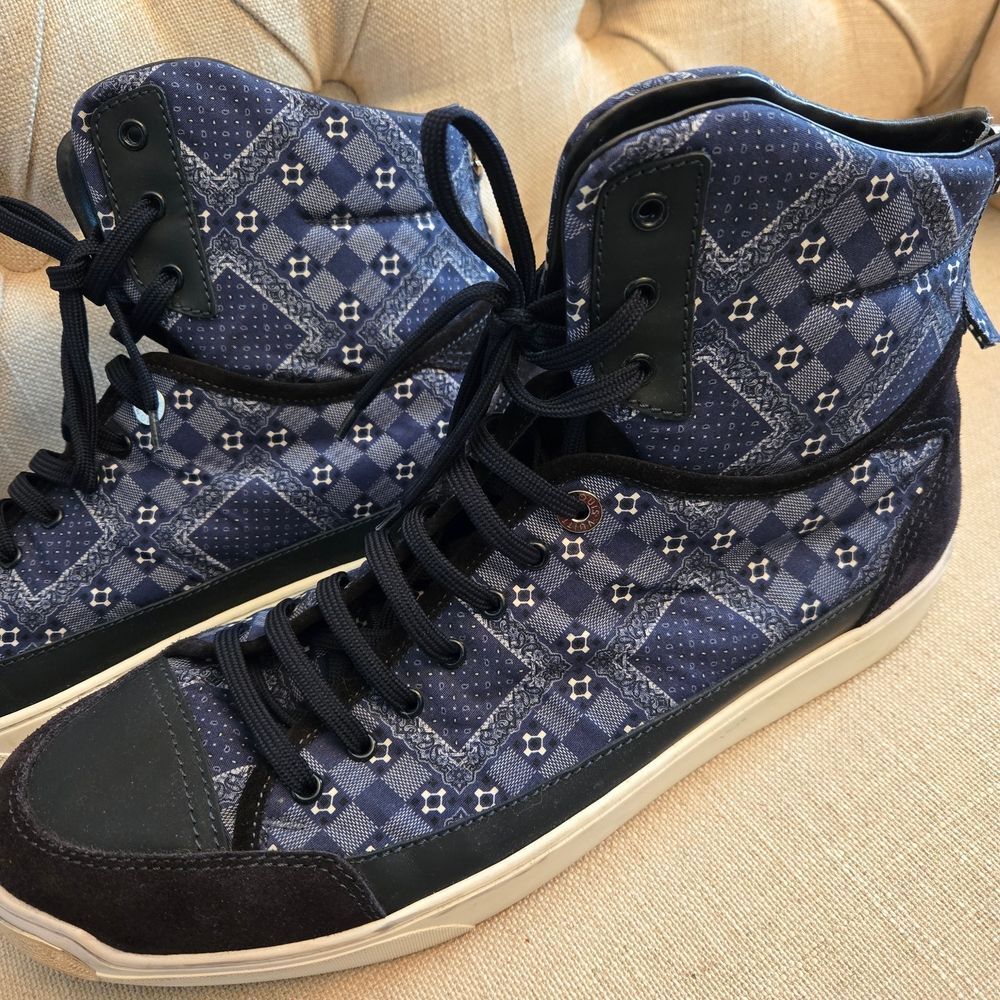 Louis Vuitton Black Leather Detail - Picture 2 of 10